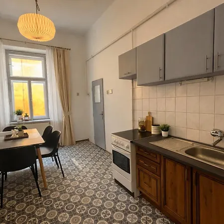 Lidicka 31 ,2 Bedrooms ,8 Guests ,near Center Appartement