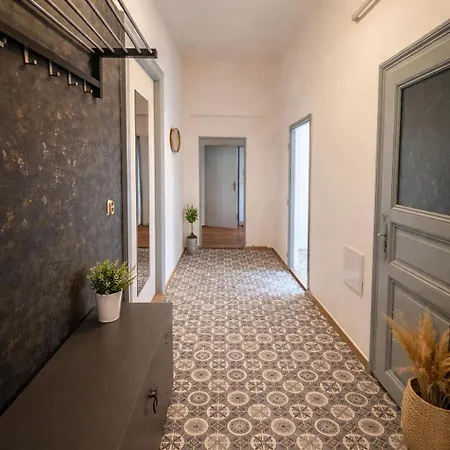 Lidicka 31 ,2 Bedrooms ,8 Guests ,near Center