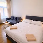 Lidicka 31 ,2 Bedrooms ,8 Guests ,near Center * Praag